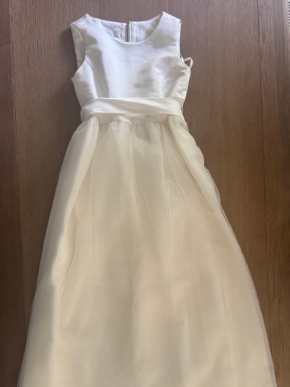 David's Bridal Dress Girls. Size 12, Ivory.
